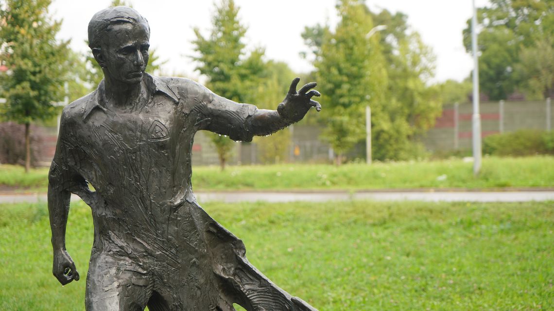 Pomnik Gerarda Cieślika “ewakuowany” z centrum Chorzowa Pomnik Gerarda Cieślika “ewakuowany” z centrum Chorzowa