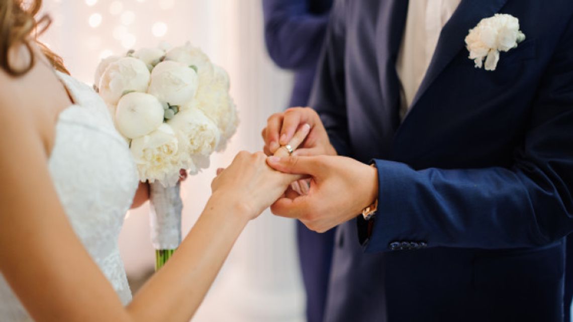 Ponad połowa ślubów poza kościołem