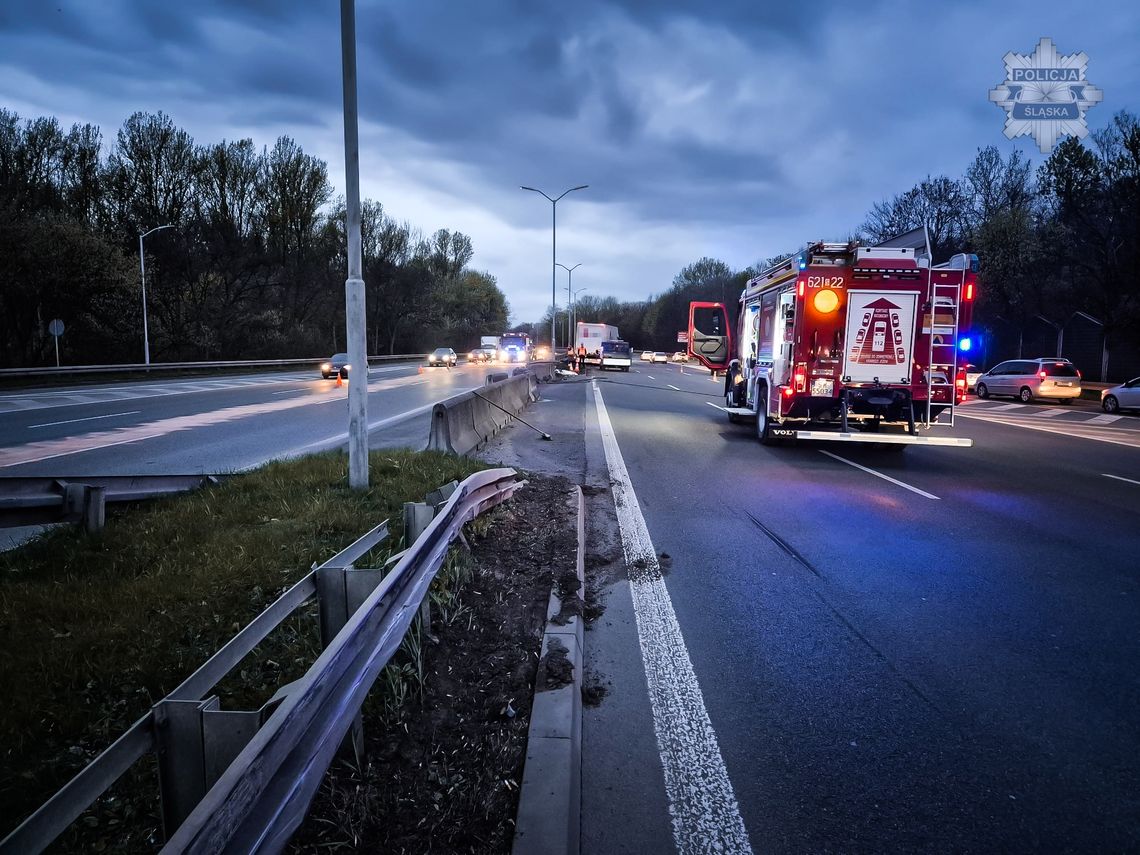 Poranny paraliż na DTŚ w Świętochłowicach. Ciężarówka uderzyła w bariery