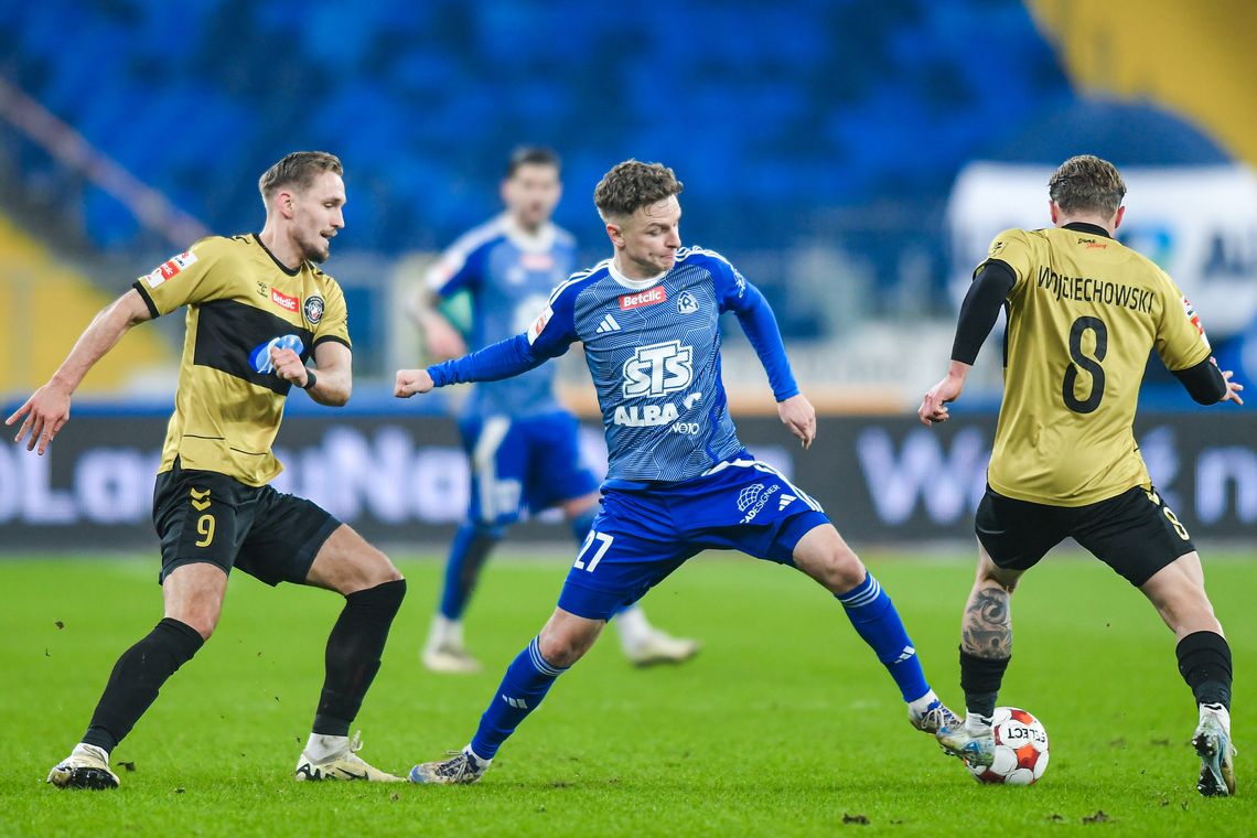 Porażka „Niebieskich” w starciu z Polonią Warszawa Porażka „Niebieskich” w starciu z Polonią Warszawa