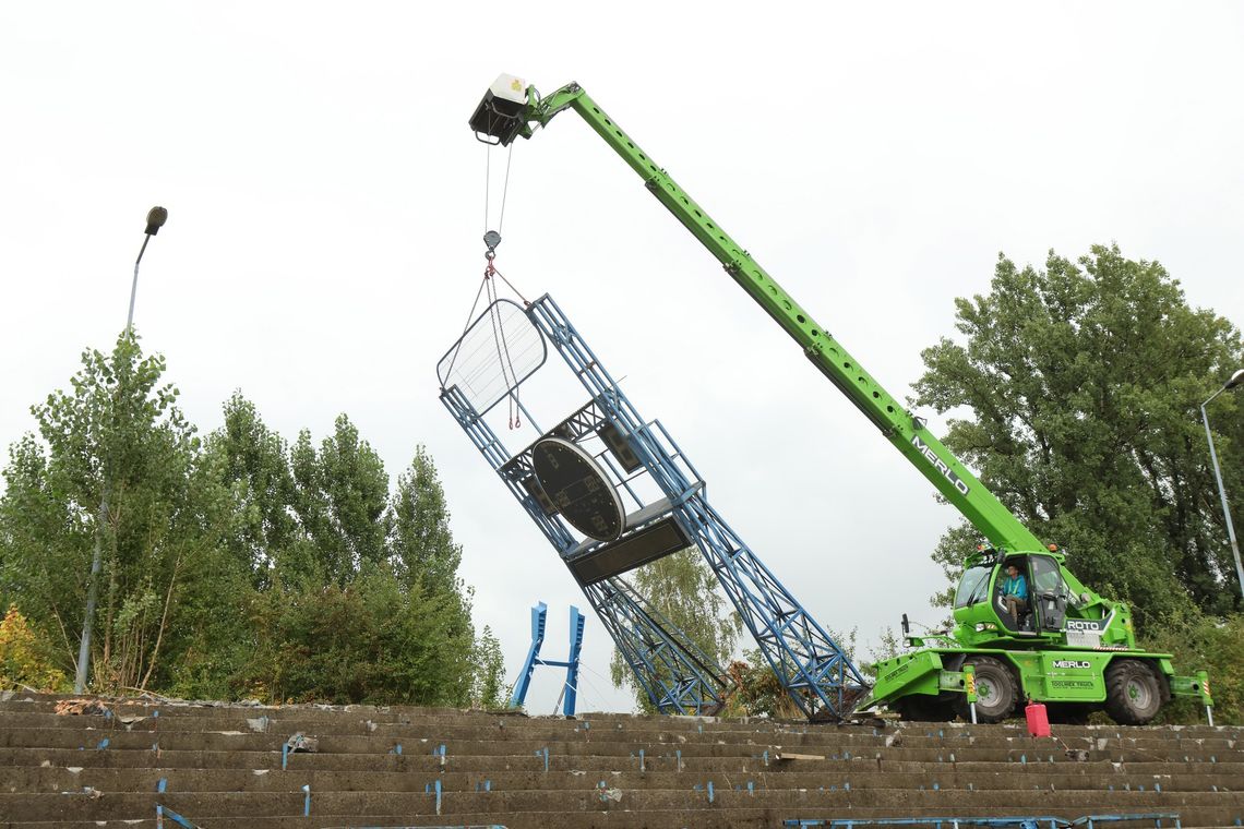 Postępują prace rozbiórkowe na stadionie przy Cichej 6. Z obiektu zniknęły już tradycyjne zegary!