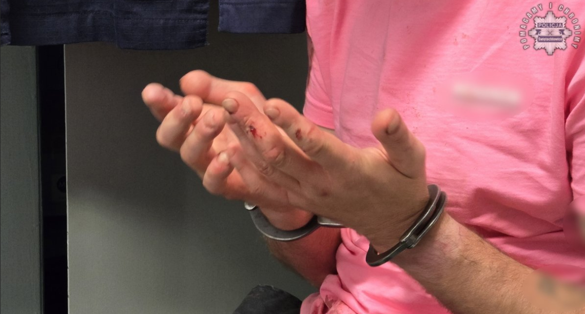 Poszedł do dentysty i ukradł mu portfel. Potem schował się w piwnicy przed policjantami