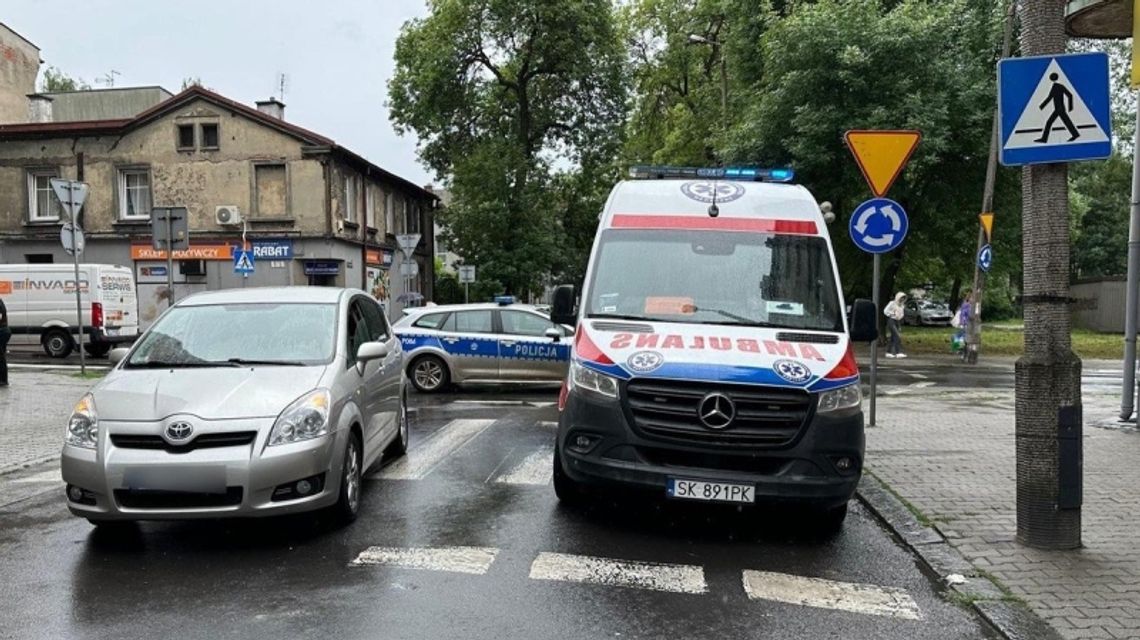 Potrącenie na przejściu dla pieszych. Jedna osoba trafiła do szpitala