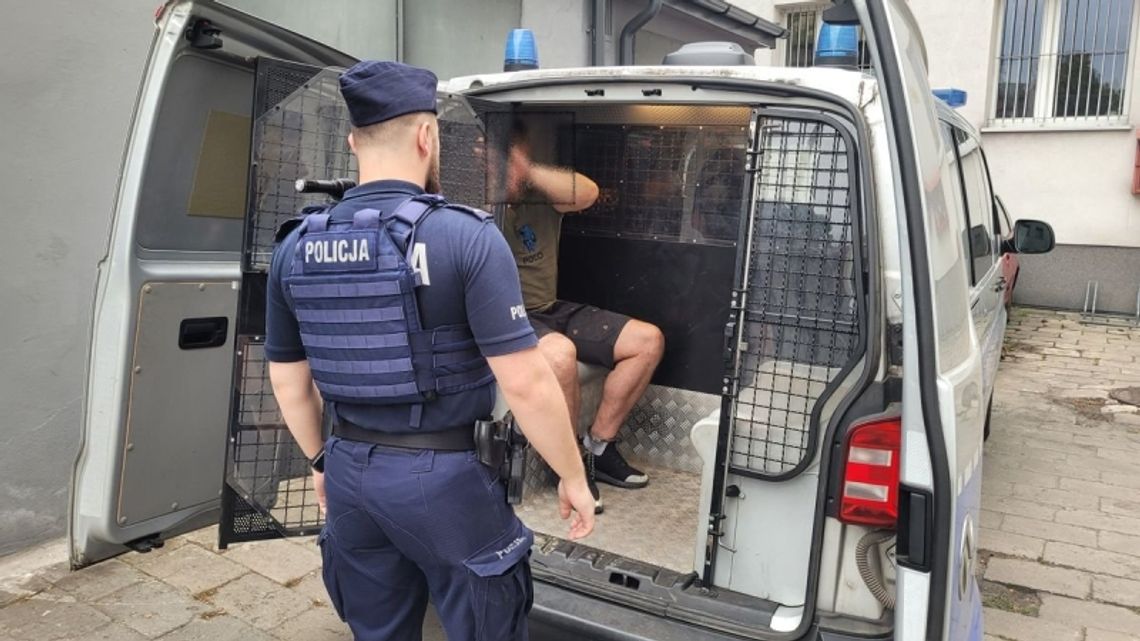 Potrącił policjanta i rzucił się do ucieczki. Padły strzały