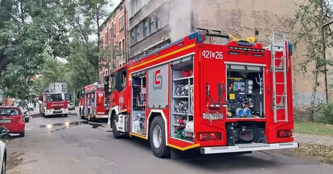 Pożar przy ul. 11 Listopada. Ogień pojawił się w dwóch pustostanach Pożar przy ul. 11 Listopada. Ogień pojawił się w dwóch pustostanach