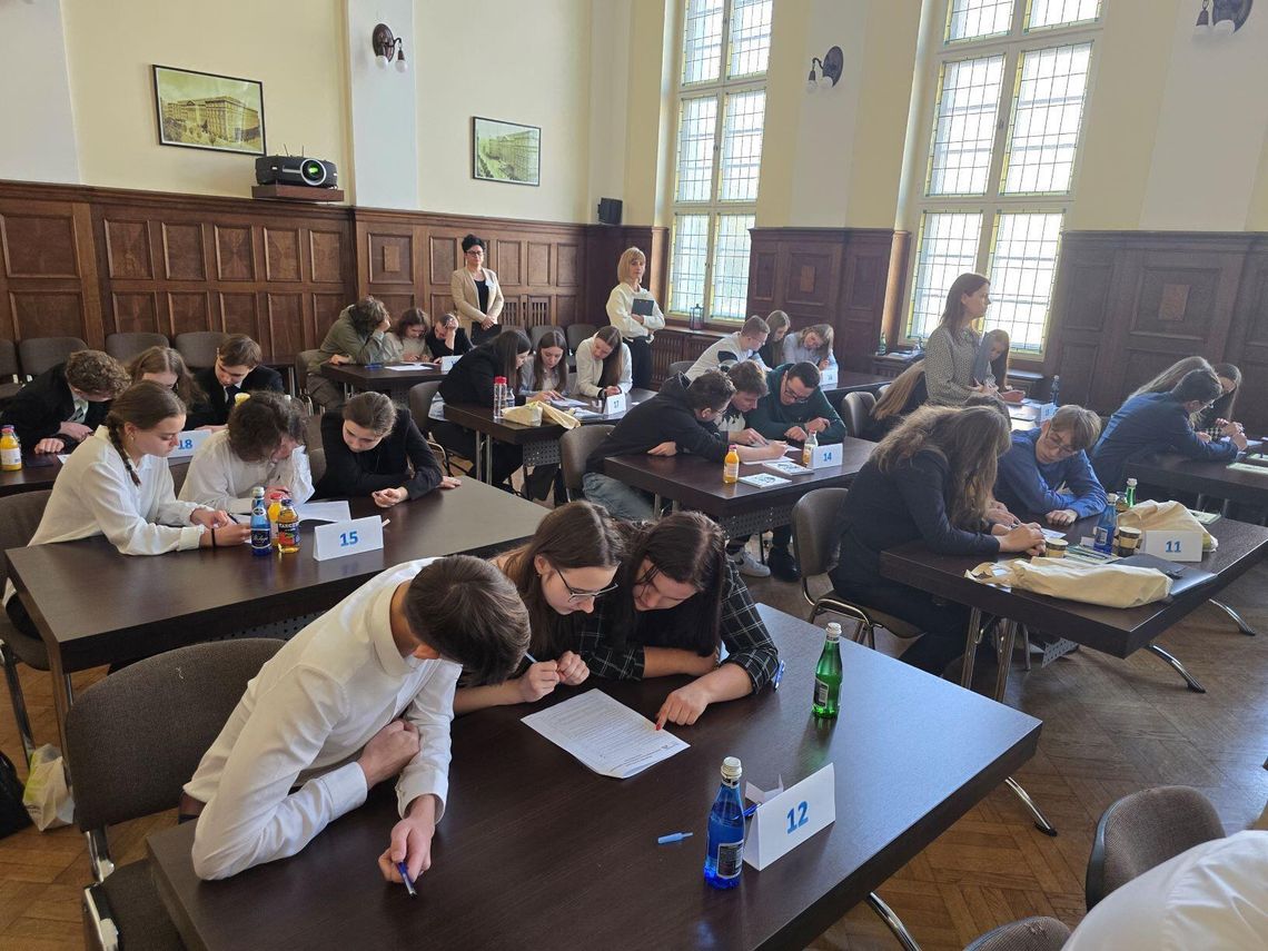 Praktyczna wiedza na start, indeks na studia przed maturą. Zgłoś szkołę do „Lekcji z ZUS” Praktyczna wiedza na start, indeks na studia przed maturą. Zgłoś szkołę do „Lekcji z ZUS”