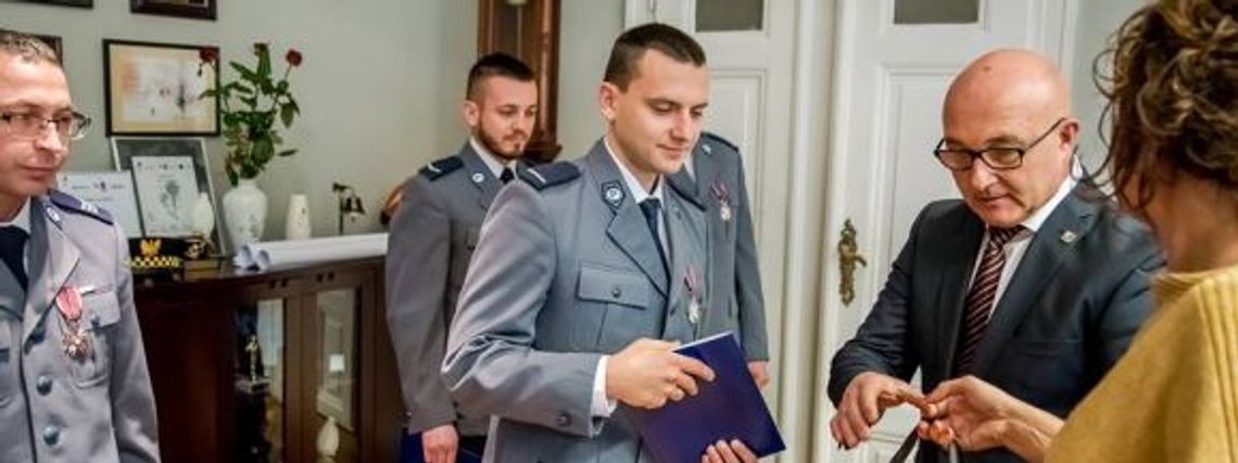 Prezydent odznaczył policjantów