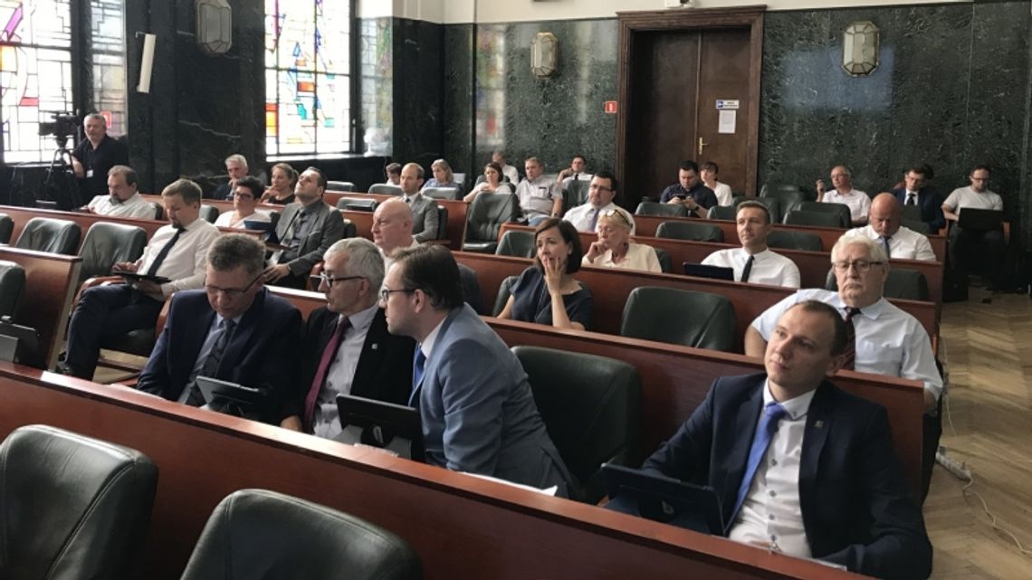 Prezydent z absolutorium