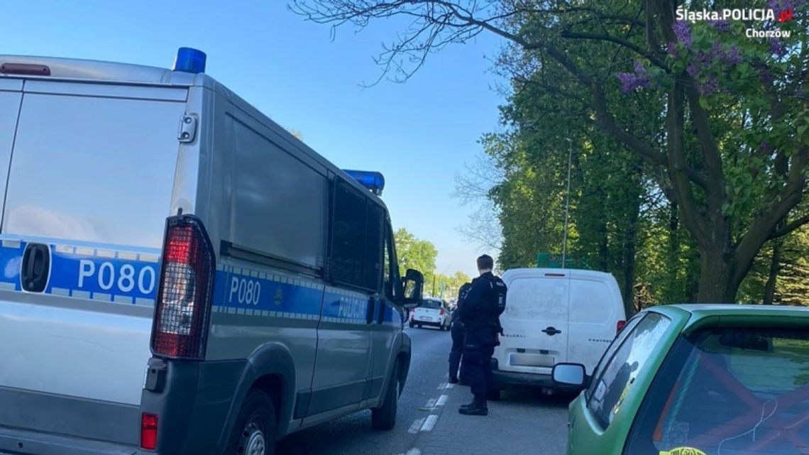 Prowadził auto pomimo sądowego zakazu. W jego zatrzymaniu pomogła reakcja policjanta w cywilu