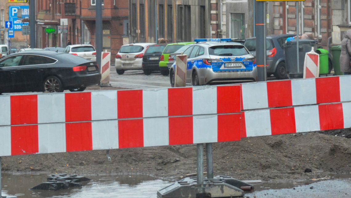 Przebudowa linii kolejowej. Od poniedziałku zamknięta ulica Kędzierzyńska Przebudowa linii kolejowej. Od poniedziałku zamknięta ulica Kędzierzyńska