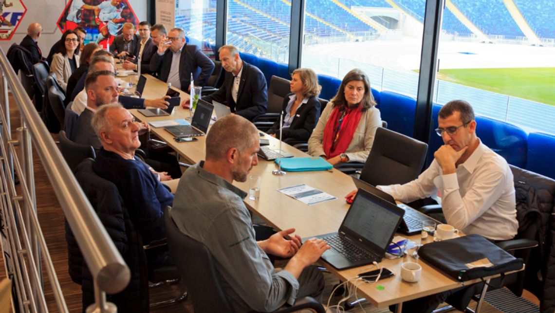 Przedstawiciele Europejskiej Federacji Lekkoatletycznej z wizytą na Stadionie Śląskim Przedstawiciele Europejskiej Federacji Lekkoatletycznej z wizytą na Stadionie Śląskim