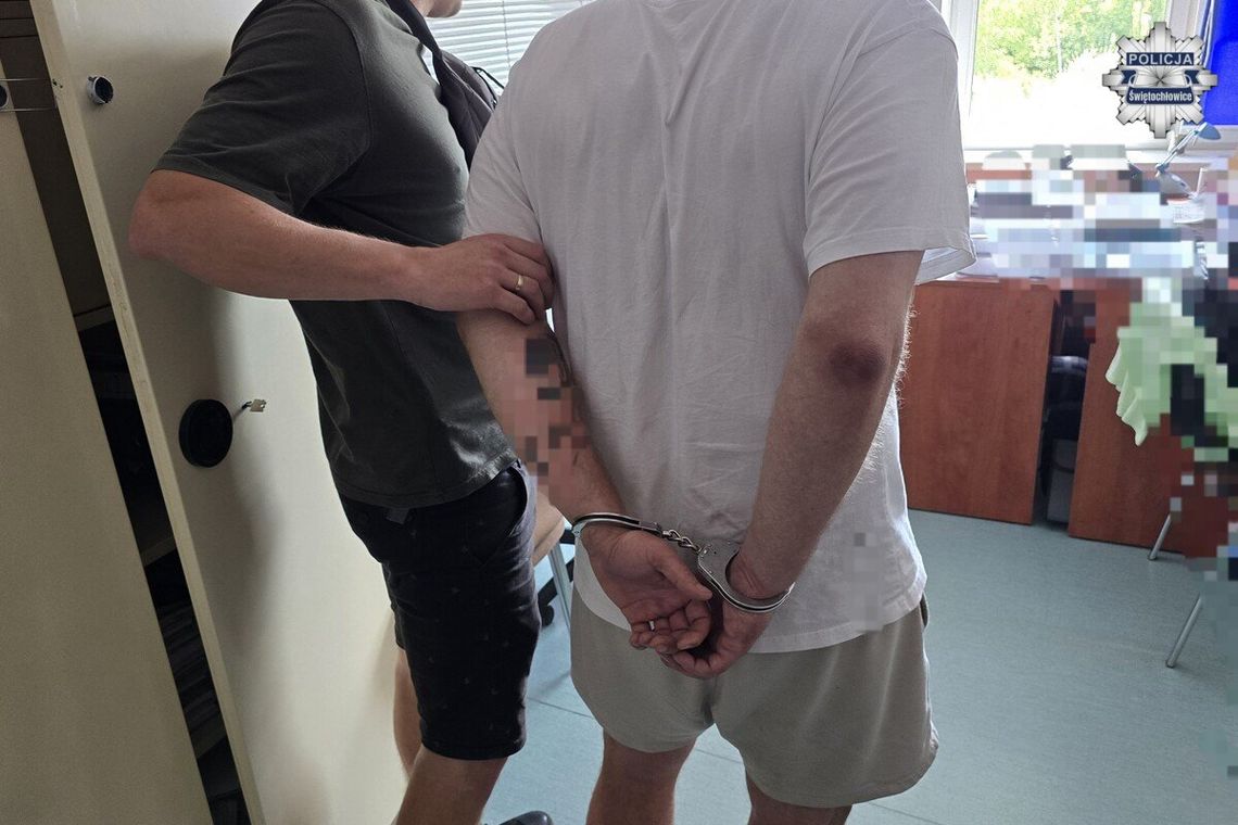 Przez ponad rok terroryzował rodziców i 83-letnią babcię. Szokujące, co działo się w tym domu w Świętochłowicach Przez ponad rok terroryzował rodziców i 83-letnią babcię. Szokujące, co działo się w tym domu w Świętochłowicach