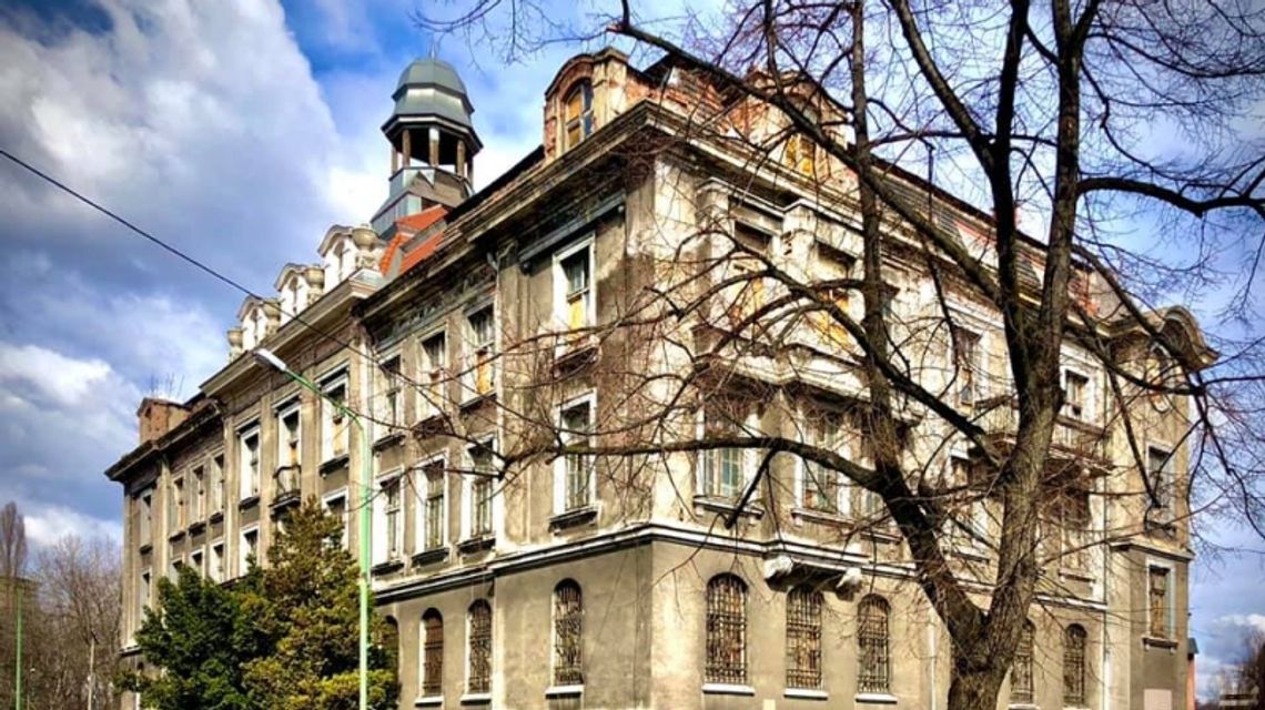 Ratusz w Batorym zyska nowy dach Ratusz w Batorym zyska nowy dach