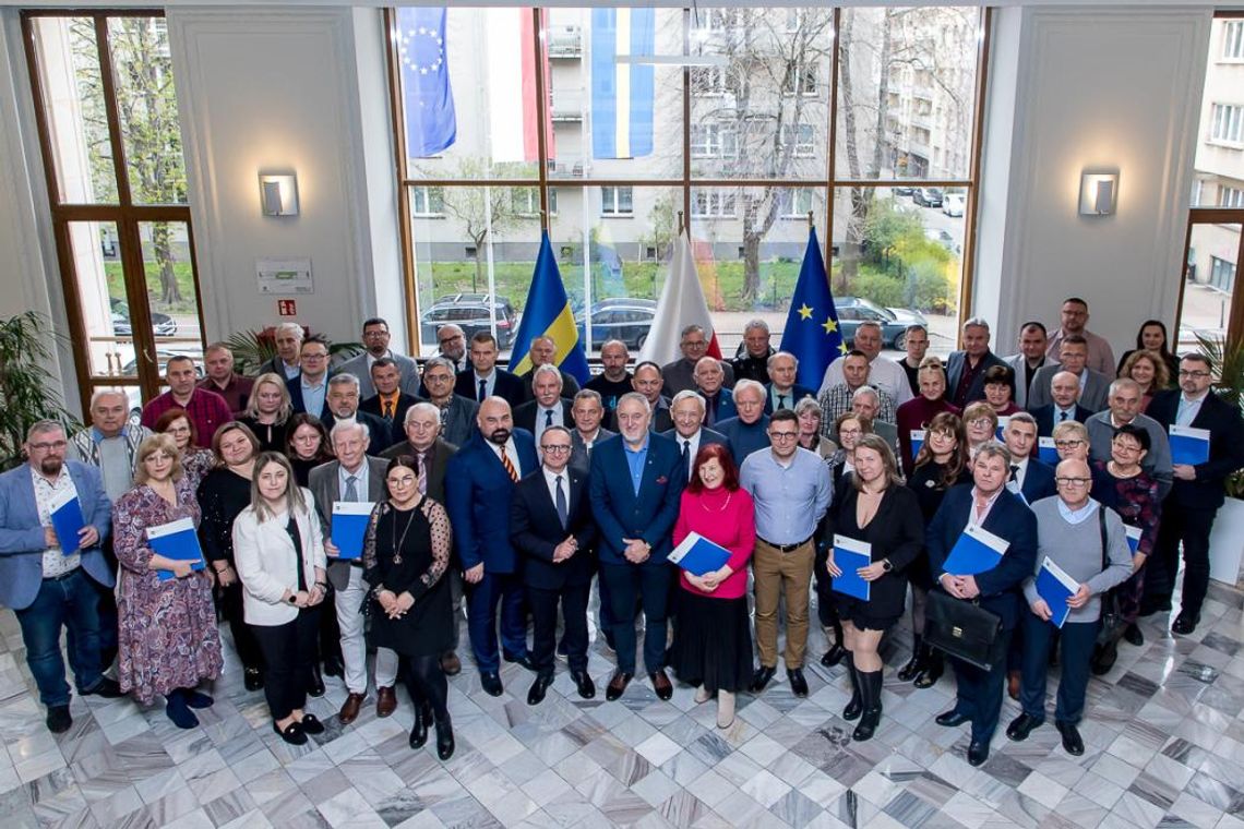 Rodzinne Ogrody Działkowe z dofinansowaniem. Właśnie wręczono umowy! Rodzinne Ogrody Działkowe z dofinansowaniem. Właśnie wręczono umowy!