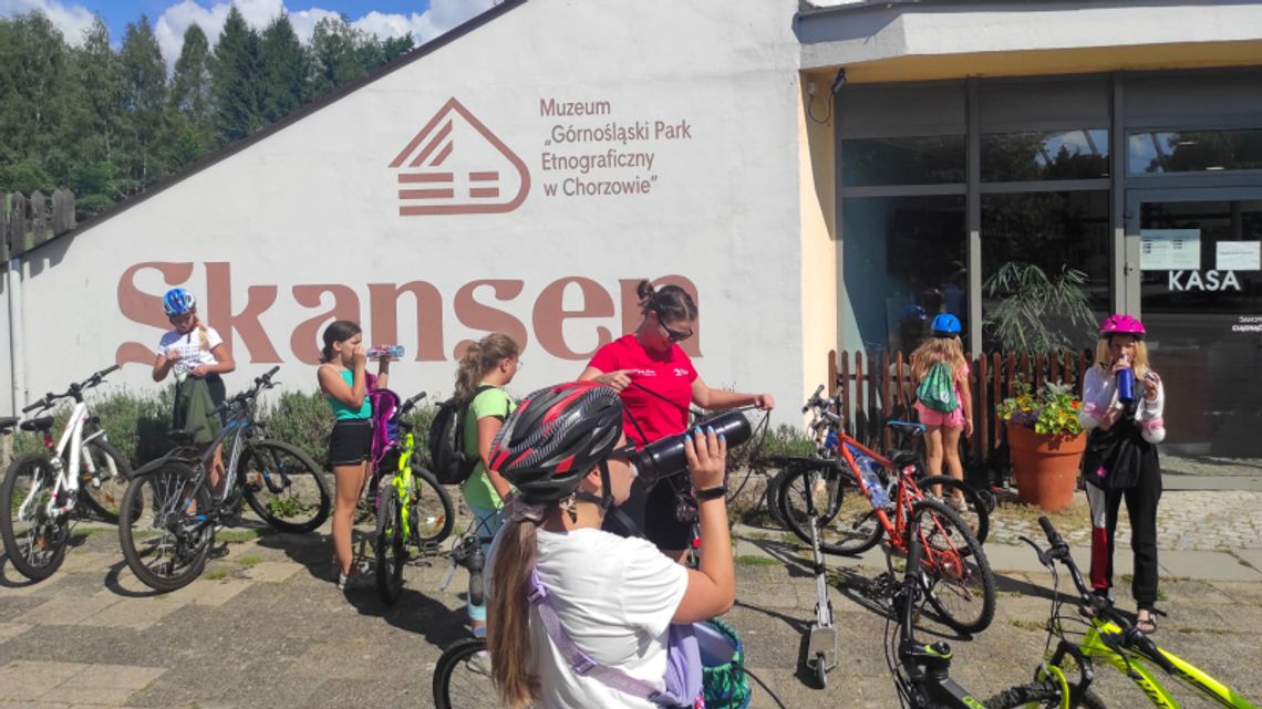 Rowerem do Skansenu. Dzielnicowy z Chorzowa zorganizował rajd dla dzieciaków [ZDJĘCIA]