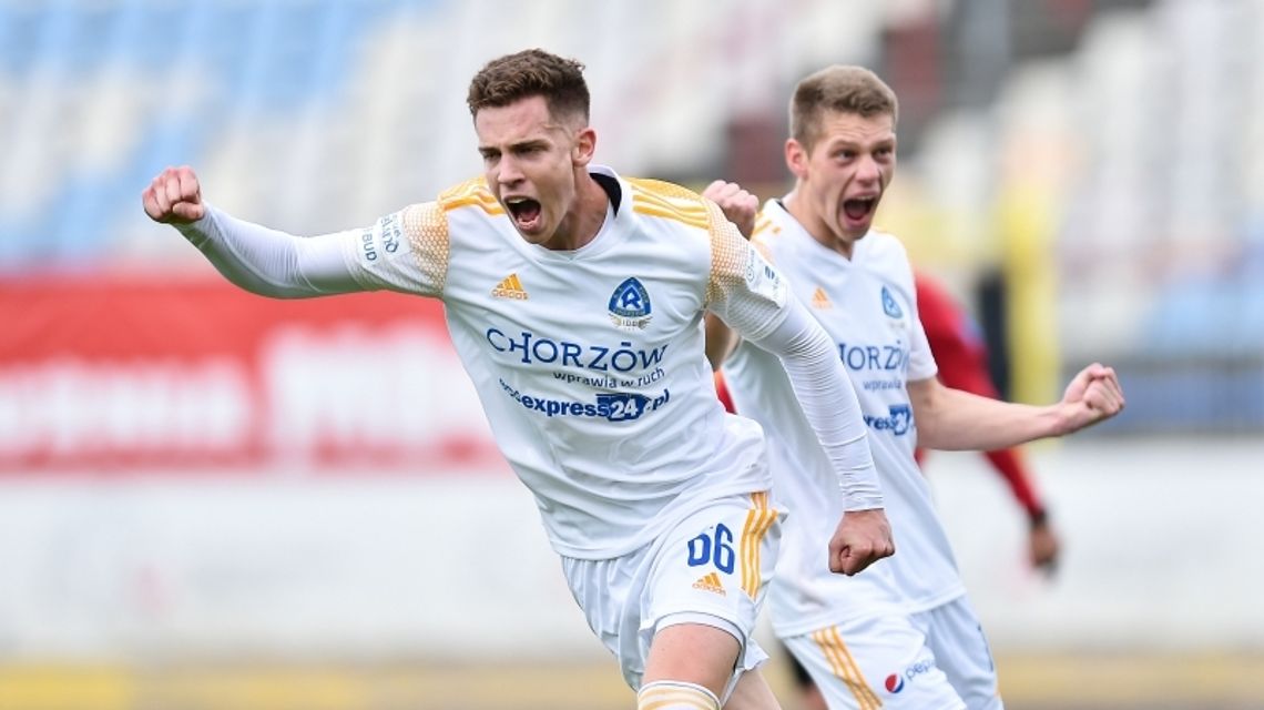 Ruch górą w derbach