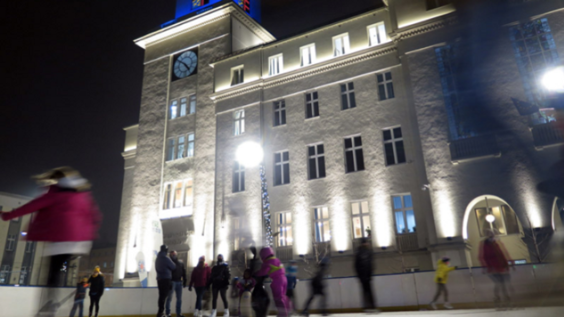 Rusza montaż lodowiska na chorzowskim Rynku! Będzie też jarmark świąteczny!