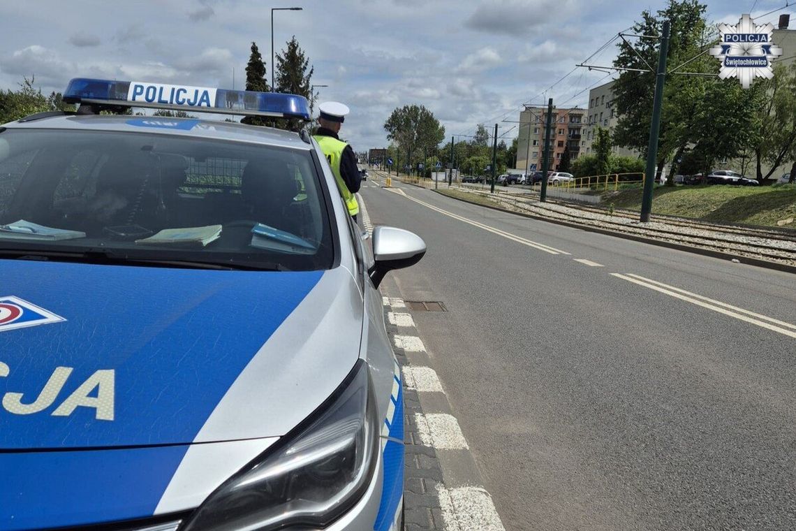 Rutynowa akcja w Świętochłowicach zamieniła się w sensację. 34-latek wpadł przez hulajnogę