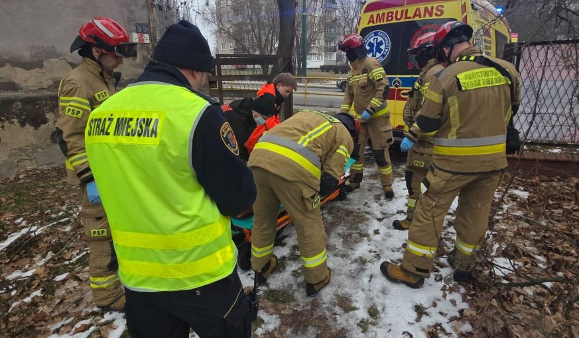 Skuteczna interwencja Straży Miejskiej w Świętochłowicach. Pomoc udzielona osobie w kryzysie bezdomności