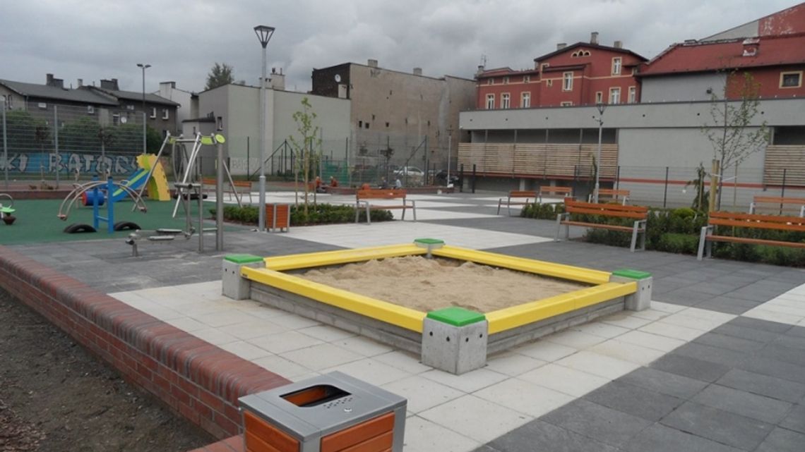 Skwer przy ul. Hutniczej już otwarty Skwer przy ul. Hutniczej już otwarty