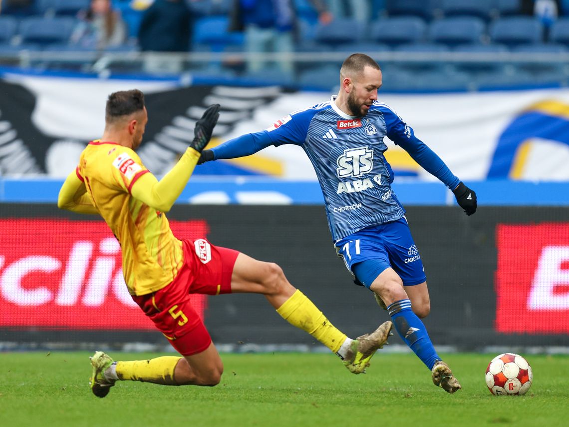 Słaba gra i zasłużona porażka. Piłkarze Ruchu Chorzów przegrali ze Zniczem Pruszków Słaba gra i zasłużona porażka. Piłkarze Ruchu Chorzów przegrali ze Zniczem Pruszków