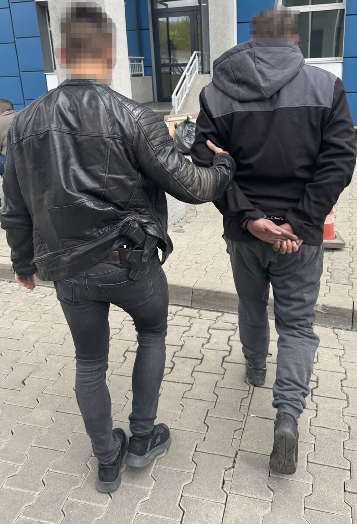 Śląscy "łowcy głów" zatrzymali 35-latka ściganego dwoma listami gończymi. Ukrywał się w Chorzowie Śląscy "łowcy głów" zatrzymali 35-latka ściganego dwoma listami gończymi. Ukrywał się w Chorzowie