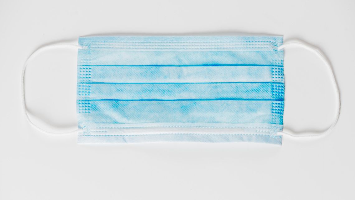 Spółka radnego sprowadza maseczki za miliony złotych