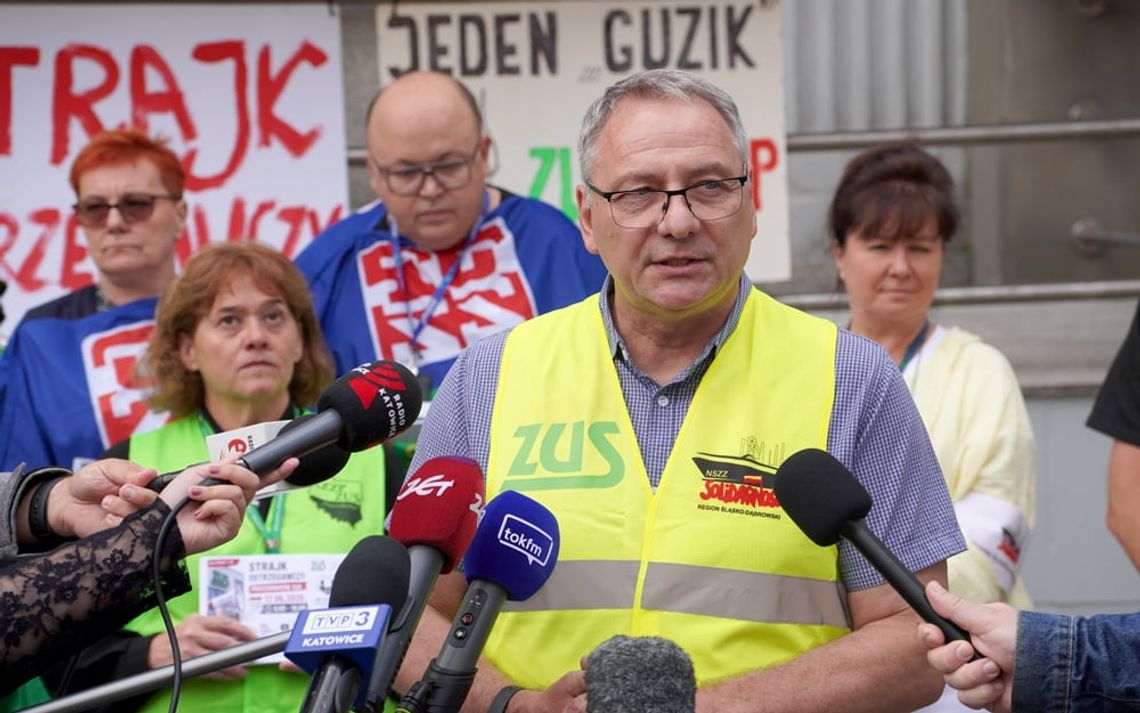Strajk ostrzegawczy w ZUS. Pracownicy z Chorzowa mówią dość: „Nasza sytuacja jest katastrofalna” Strajk ostrzegawczy w ZUS. Pracownicy z Chorzowa mówią dość: „Nasza sytuacja jest katastrofalna”