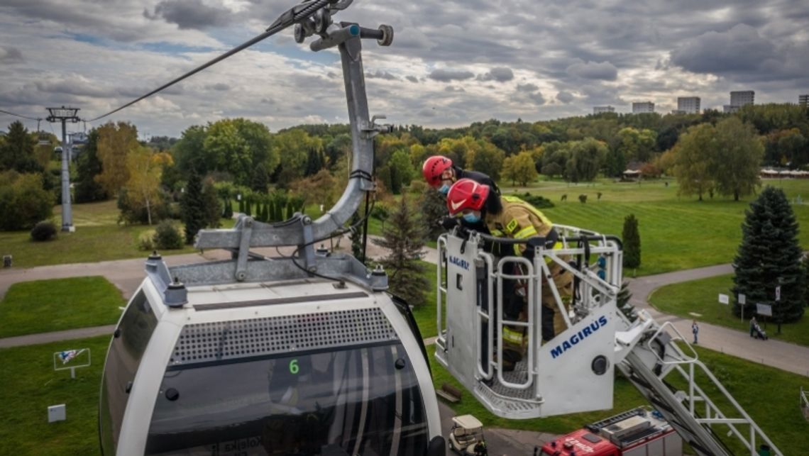 Strażacy i obsługa kolejki ćwiczyli ewakuację „Elki” Strażacy i obsługa kolejki ćwiczyli ewakuację „Elki”