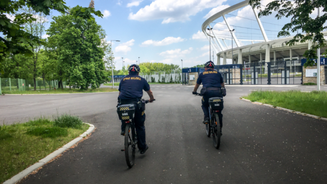 Strażnicy miejscy wsiedli na rowery