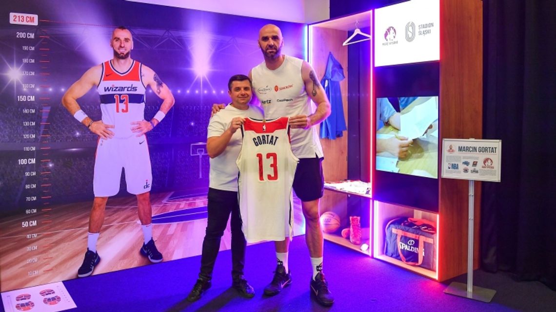 Szafka NBA z pamiątkami Marcina Gortata. Nowa ekspozycja na Stadionie Śląskim 