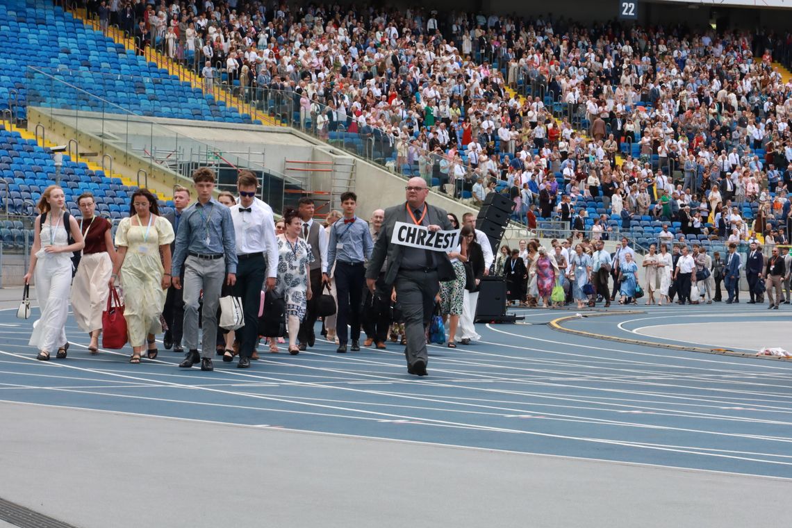 „Szczęście bez końca” – zakończył się kongres Świadków Jehowy w Chorzowie. Tysiące osób na Superauto.pl Stadionie Śląskim „Szczęście bez końca” – zakończył się kongres Świadków Jehowy w Chorzowie. Tysiące osób na Superauto.pl Stadionie Śląskim
