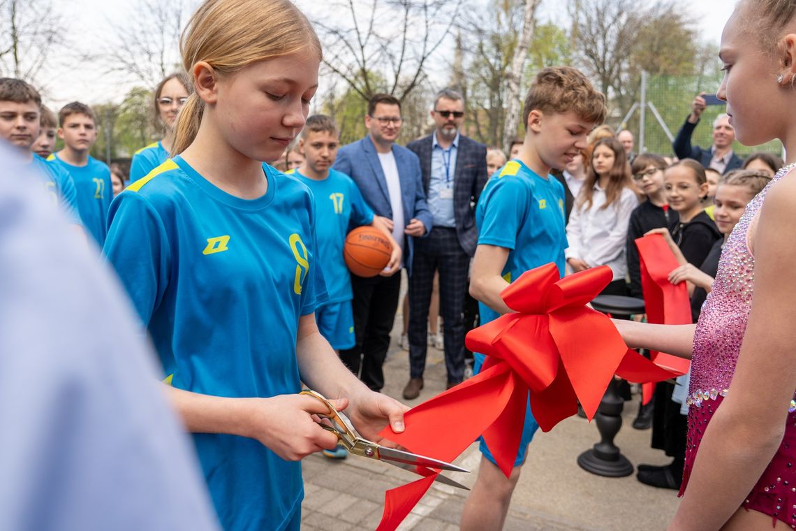 Szkoła Podstawowa nr 10 zyskała całkiem nowe boisko. To efekt głosowania w Budżecie Obywatelskim
