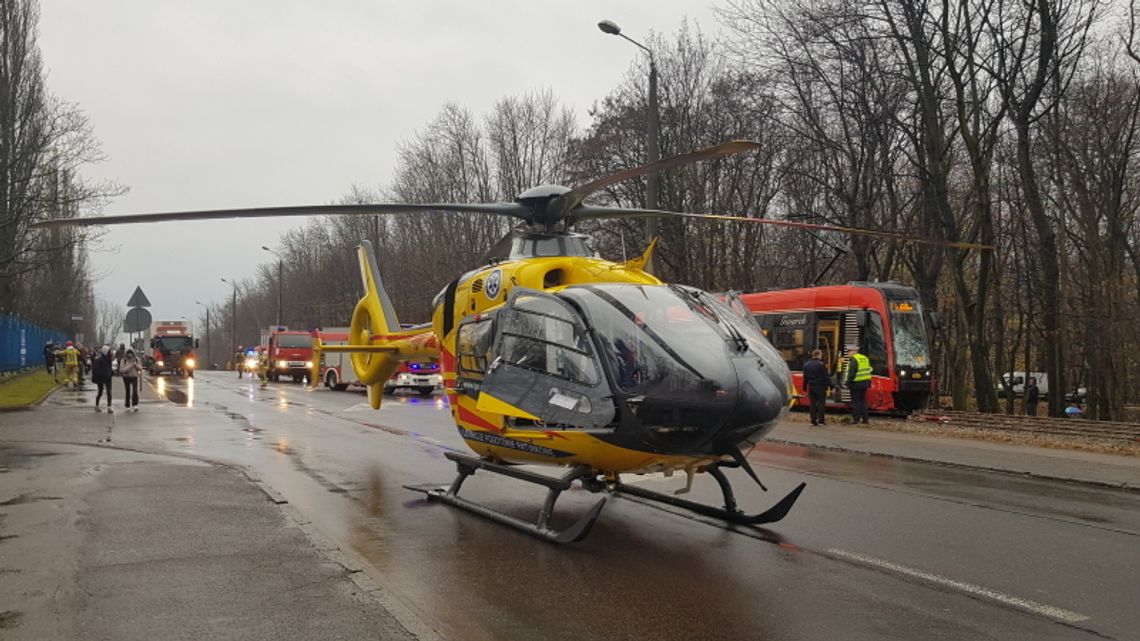 Tragiczny w skutkach wypadek w Świętochłowicach. Nie żyje kierowca samochodu, który miał kolizję z tramwajem [ZDJĘCIA]