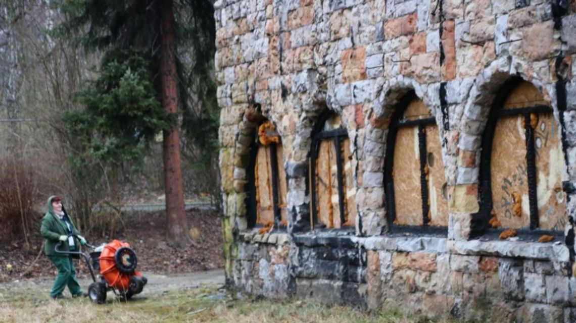 Trwają prace przy Kamiennym Kasztelu