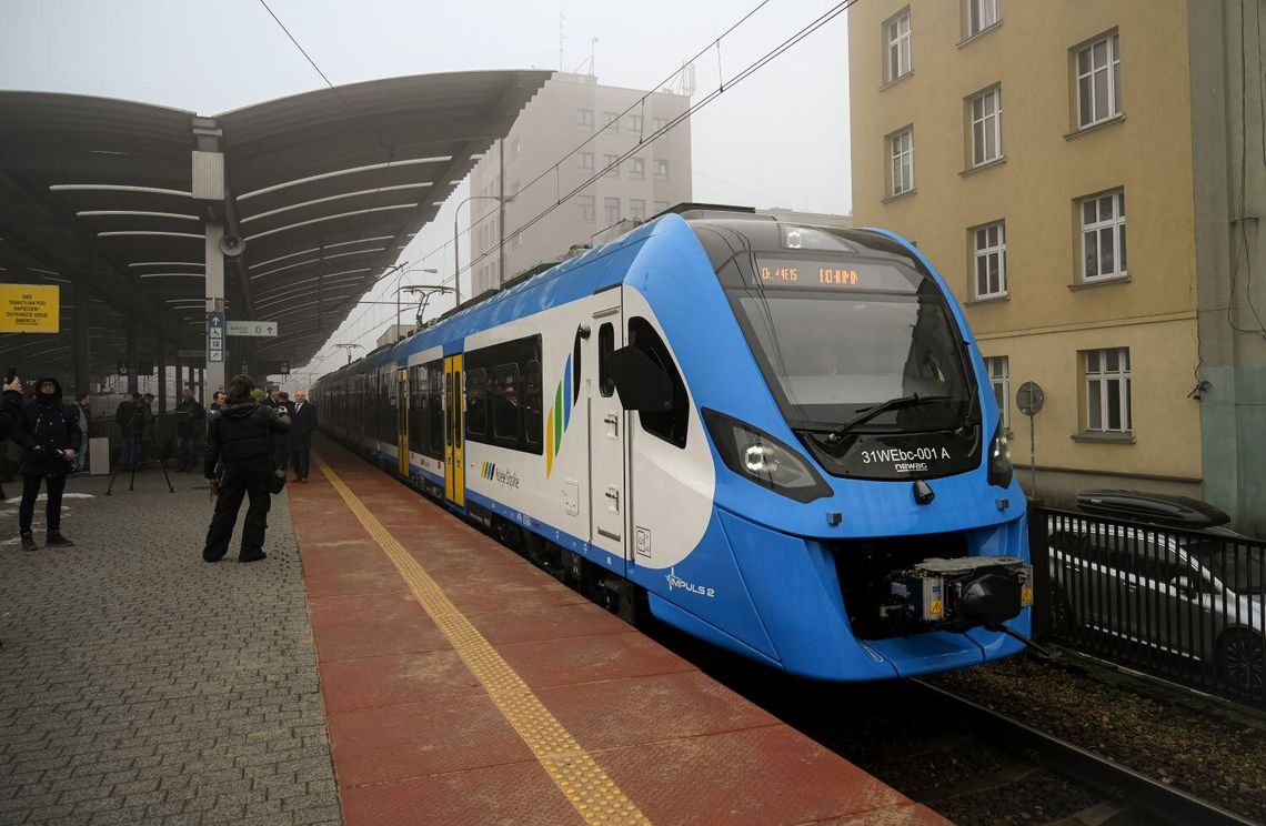 Trzy nowe pociągi Kolei Śląskich już na torach w regionie