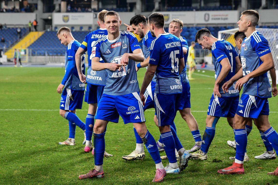Trzy punkty zostają w Chorzowie! Ruch odrobił stratę jednego gola i wygrał z Miedzią Legnica 3:1