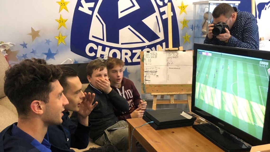 Turniej FIFA w ośrodku Kibice Razem