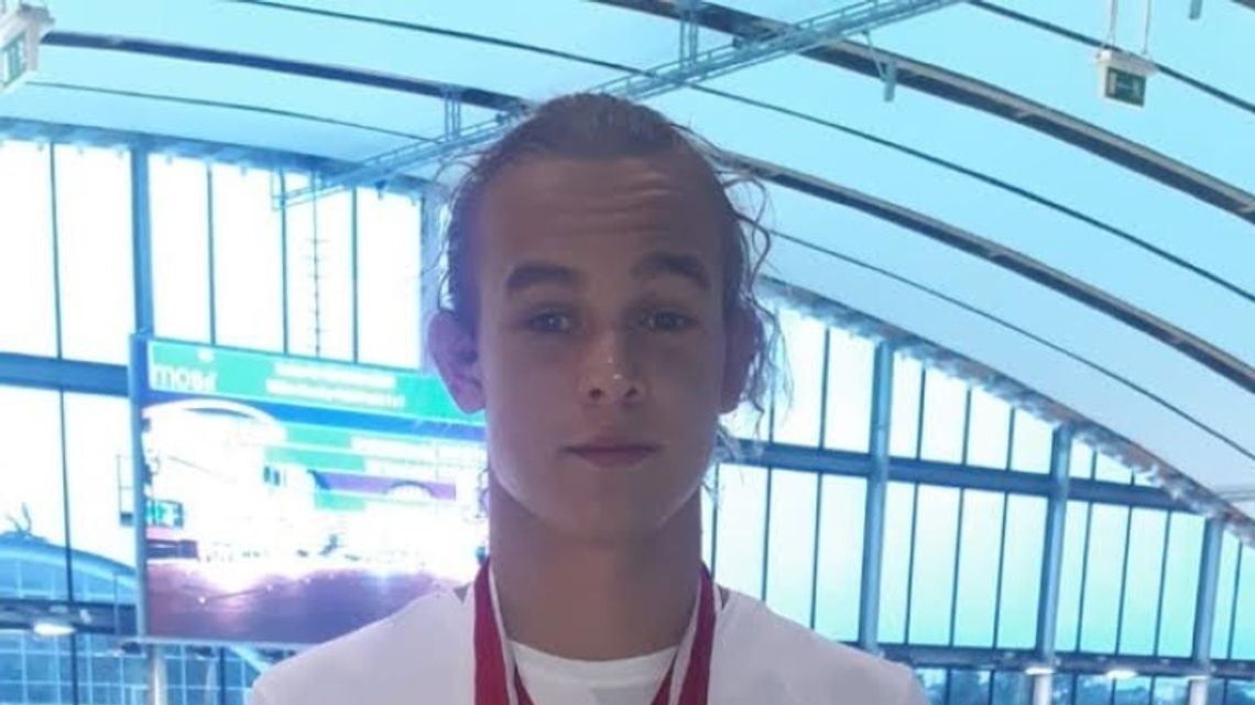 Uczeń III LO z czterema medalami w zawodach pływackich!