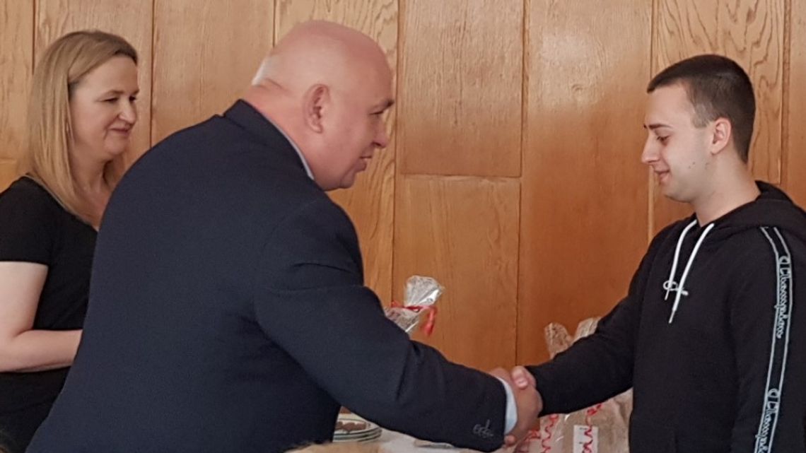 Uczniowie chorzowskiej Budowlanki wyremontowali pomieszczenia Ośrodka Wsparcia Rodziny. Przyszedł czas na podziękowania [ZDJĘCIA]