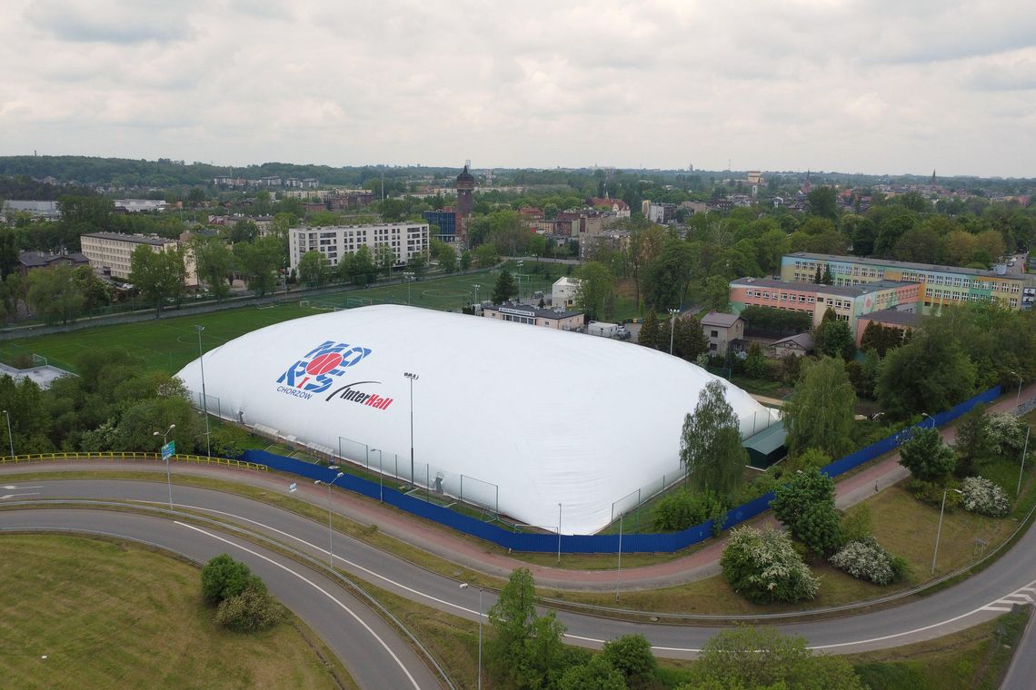 W Chorzowie powstała całkiem nowa hala pneumatyczna. Balon podniesie komfort młodych adeptów futbolu W Chorzowie powstała całkiem nowa hala pneumatyczna. Balon podniesie komfort młodych adeptów futbolu