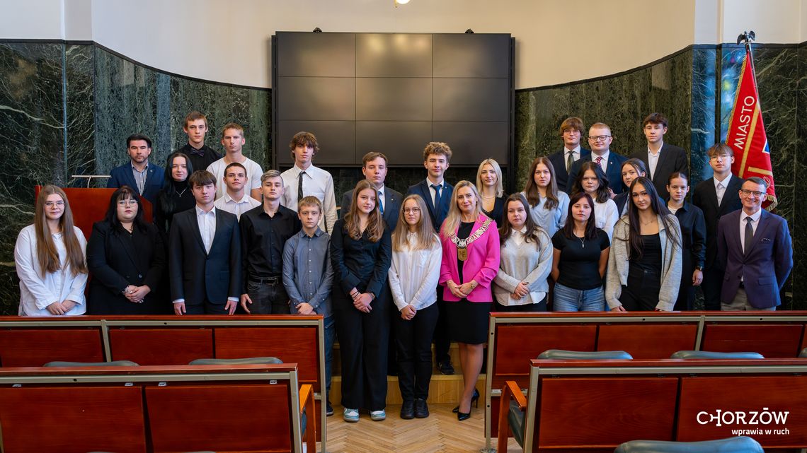 W chorzowskim magistracie odbyła się pierwsza sesja nowej kadencji Młodzieżowej Rady Miasta W chorzowskim magistracie odbyła się pierwsza sesja nowej kadencji Młodzieżowej Rady Miasta