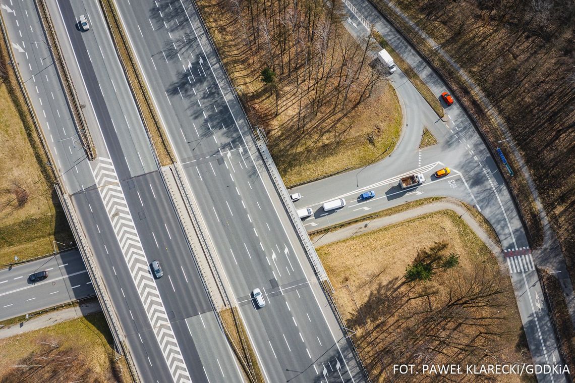 Węzeł A4 w Chorzowie bliżej przebudowy. Wybrano ofertę za ponad 5,6 mln zł Węzeł autostrady A4 w Chorzowie Batorym z lotu ptaka, z łącznicą i skrzyżowaniem
