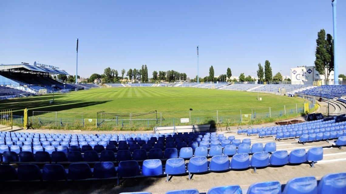 WIęcej kibiców na stadionach