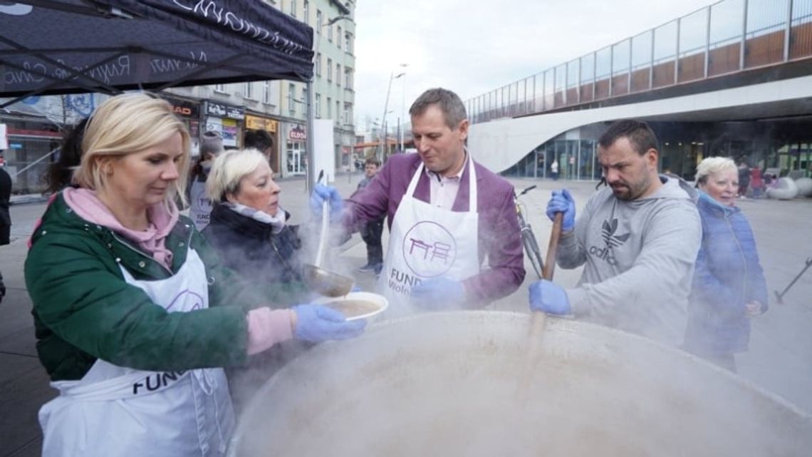 Wielkie gotowanie na rynku!