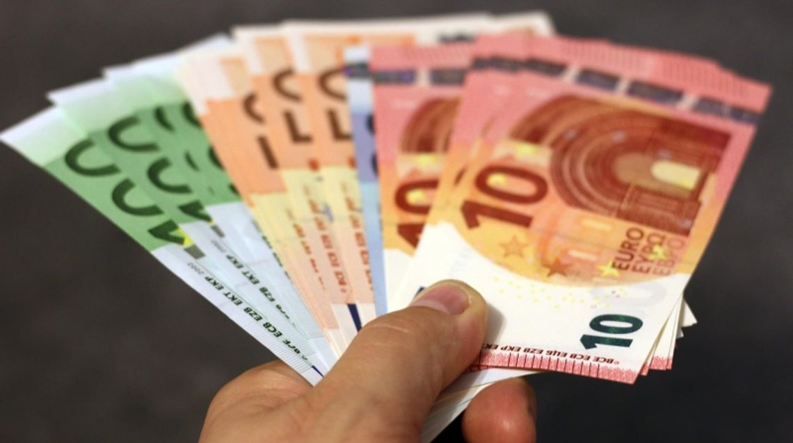 Wymienił milion złotych na fałszywe banknoty. Kontrahenci zapadli się pod ziemię