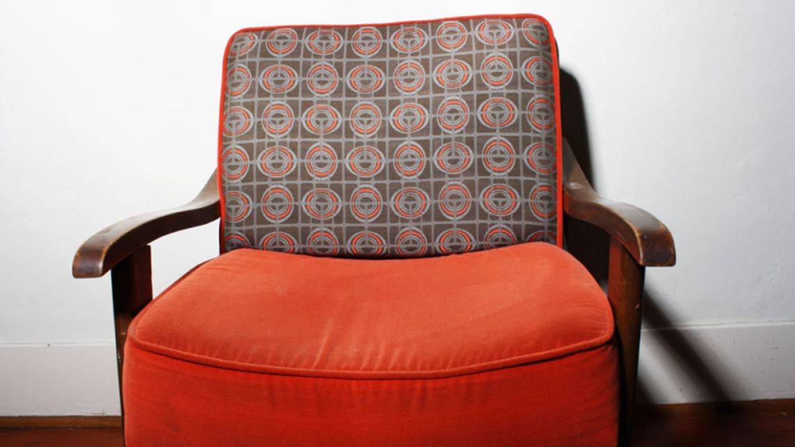 Wypadł z czwartego piętra. Chciał wyrzucić fotel