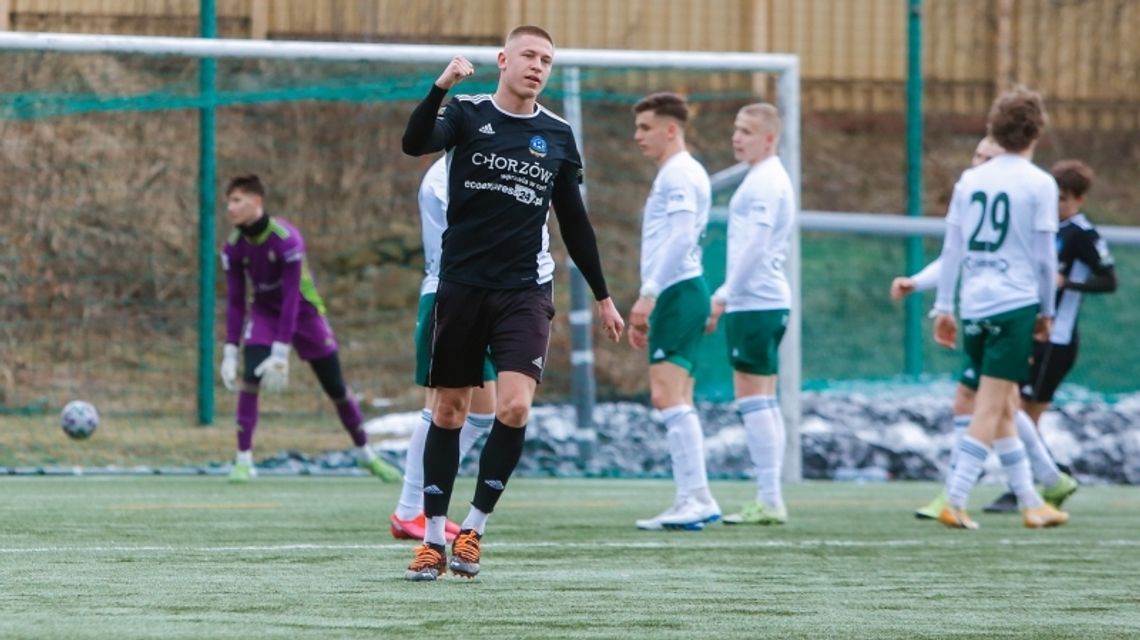 Wysoka wygrana w pierwszym sparingu