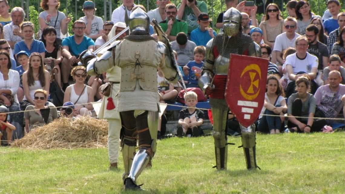 Z orężem przez wieki Z orężem przez wieki