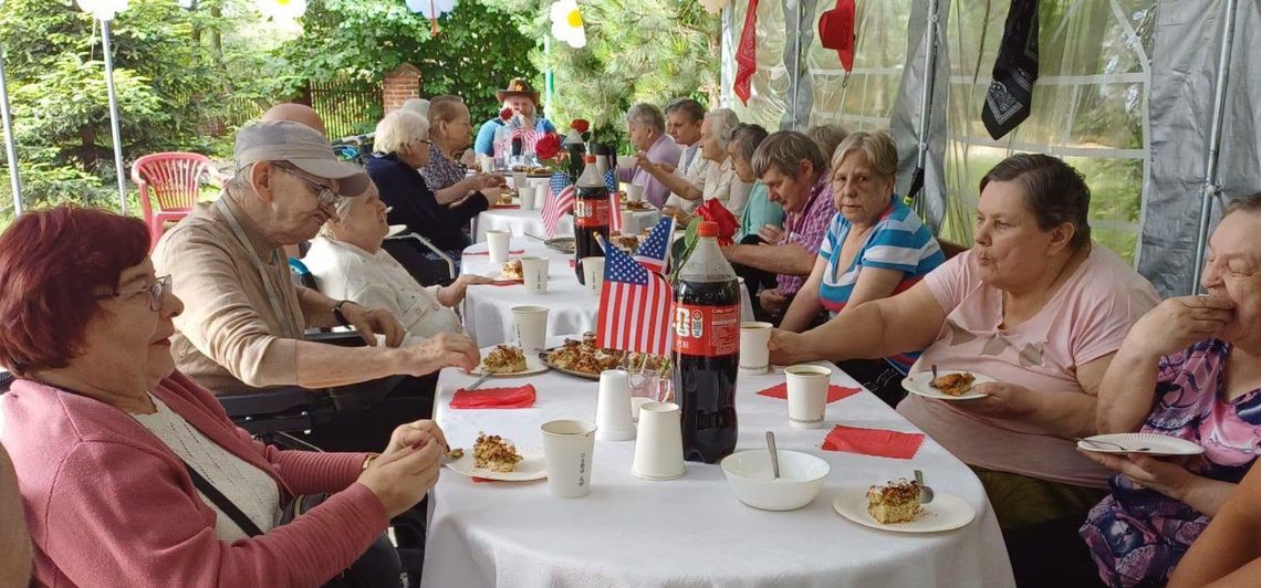 Za nami "Dzień Amerykański" w Ośrodku „Złota Jesień” w Świętochłowicach Za nami "Dzień Amerykański" w Ośrodku „Złota Jesień” w Świętochłowicach